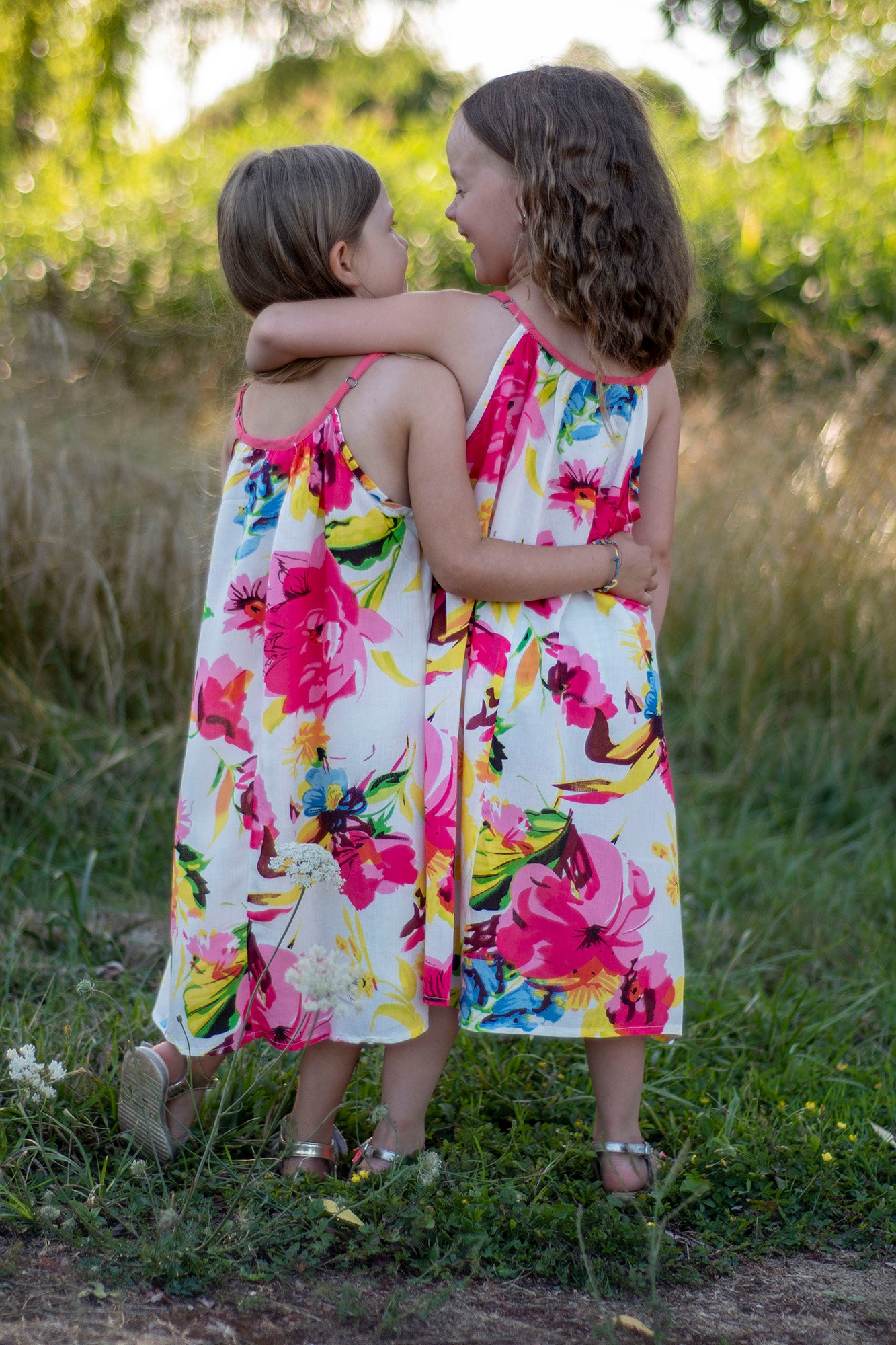 Robe fille à bretelles imprimé fleurs