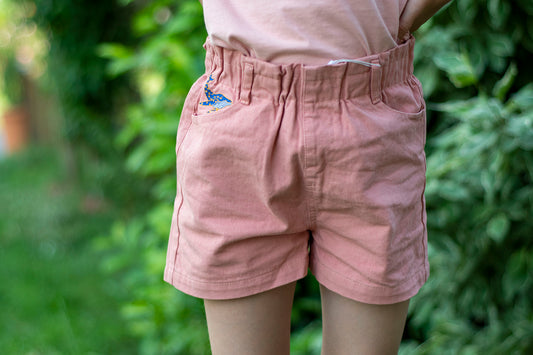 Short fille